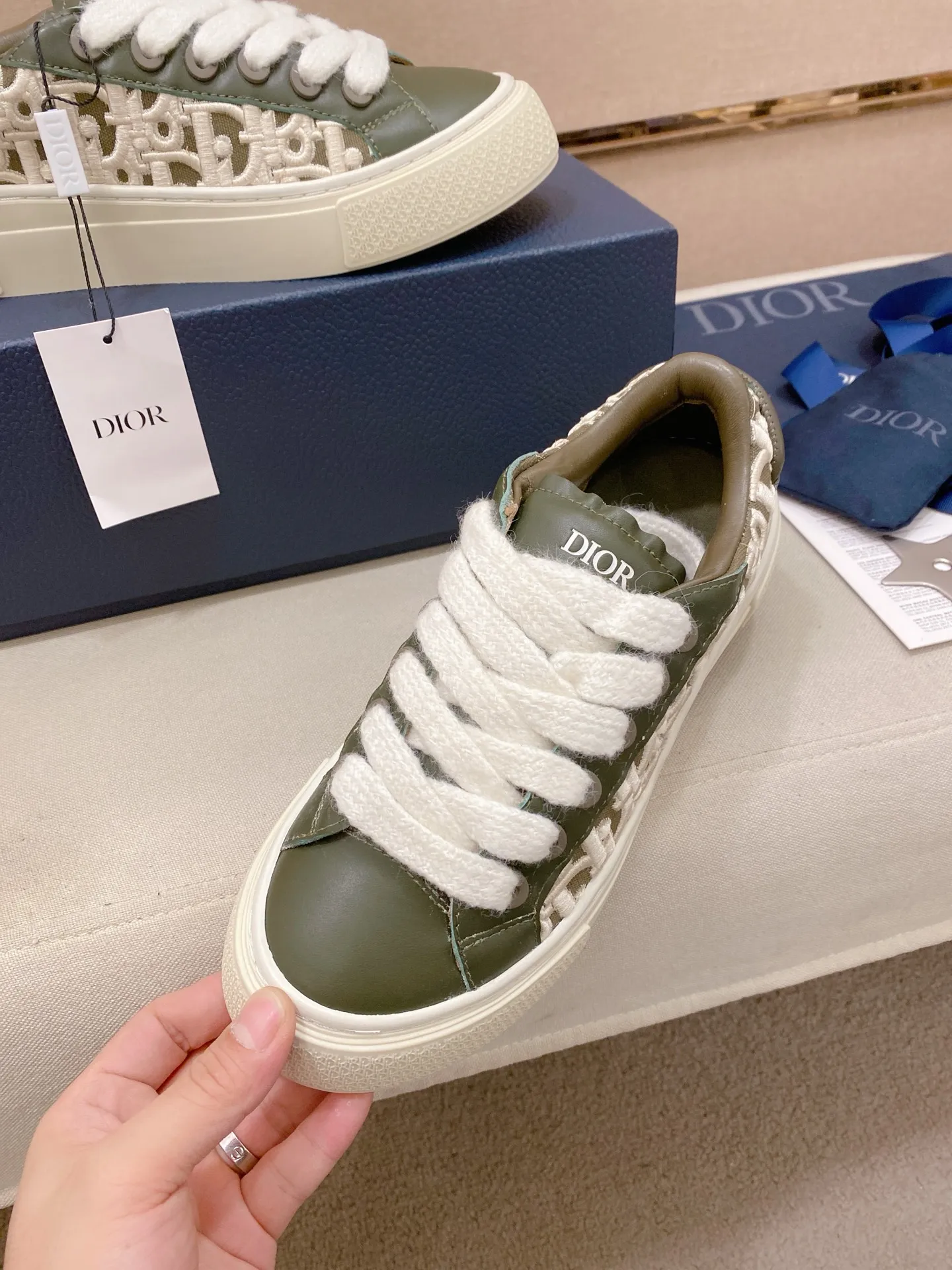 Factory price: 300 Men's shoes 💰[Dior·Dior] Top 🔍Couple style 💏🔍New casual sports style couple shoes, new four-season design, perfect workmanship, lace-up lazy style to create cabinet quality, upper: imported first-layer cowhide, sheepskin lining is soft and comfortable, ultra-light TPU wear-resistant outsole, simple, versatile fashion men's shoes, excellent color code number 35--44